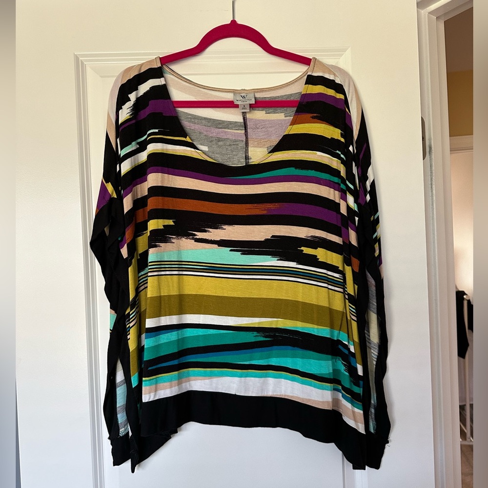 Graphic Print Flowy Blouse. Size small.